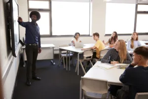 quais são as preposições em inglês